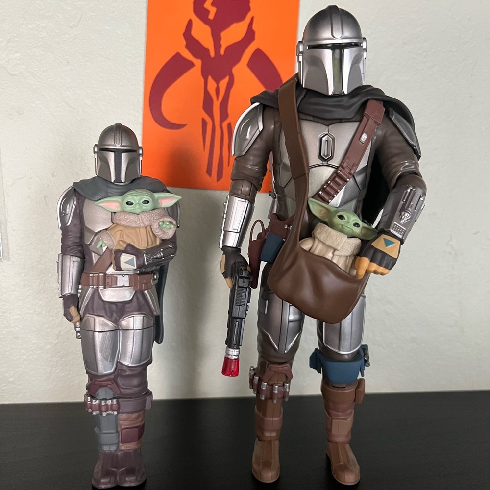 Star Wars Mandalorian and Grogu Figures - action figure and pen